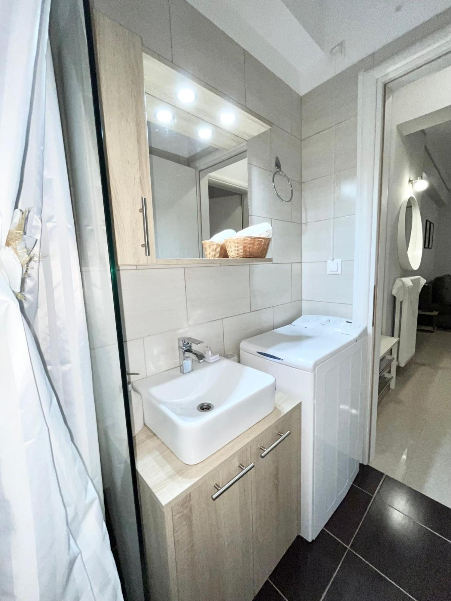 Apartment Blueline 4